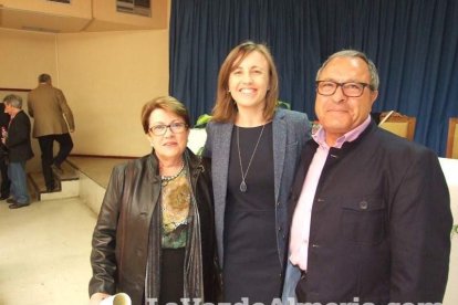 Acto homenaje a los 186 profesionales de la Enseñanza jubilados presidido por la delegada de Educación, Francisca Fernández. fotos JA Bar