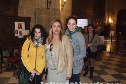 Tradicional besapiés al Señor Cautivo de Medinaceli en la Catedral de Almería. Fotos: JA Barrios.