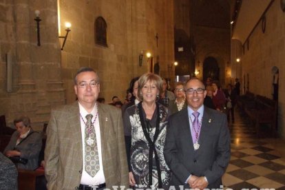 Tradicional besapiés al Señor Cautivo de Medinaceli en la Catedral de Almería. Fotos: JA Barrios.