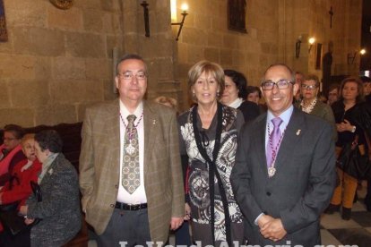 Tradicional besapiés al Señor Cautivo de Medinaceli en la Catedral de Almería. Fotos: JA Barrios.