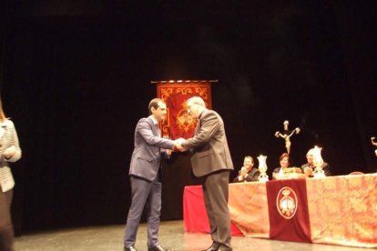 Tomás Cano, canónigo lectoral de la Catedral, presentó a Juan José Martín Campos, canónigo y pregonero oficial de la Semana Santa. Fot