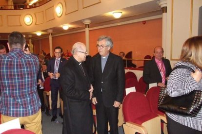 Tomás Cano, canónigo lectoral de la Catedral, presentó a Juan José Martín Campos, canónigo y pregonero oficial de la Semana Santa. Fot