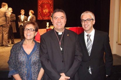 Tomás Cano, canónigo lectoral de la Catedral, presentó a Juan José Martín Campos, canónigo y pregonero oficial de la Semana Santa. Fot