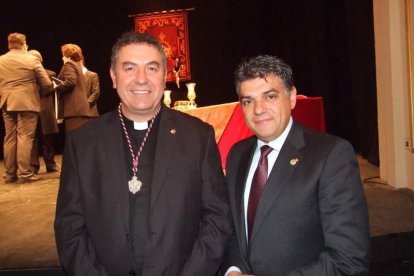 Tomás Cano, canónigo lectoral de la Catedral, presentó a Juan José Martín Campos, canónigo y pregonero oficial de la Semana Santa. Fot