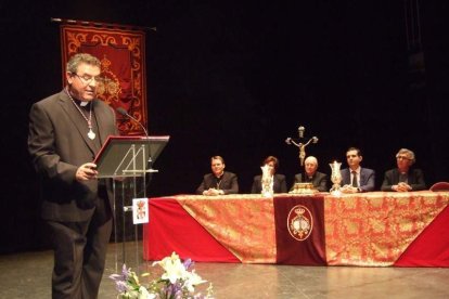 Tomás Cano, canónigo lectoral de la Catedral, presentó a Juan José Martín Campos, canónigo y pregonero oficial de la Semana Santa. Fot