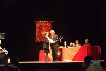 Tomás Cano, canónigo lectoral de la Catedral, presentó a Juan José Martín Campos, canónigo y pregonero oficial de la Semana Santa. Fot