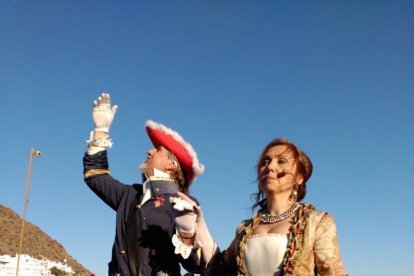 El Desembarco Pirata devuelve el brillo del eterno verano. Cientos de personas abarrotan San José durante la recreación teatral.