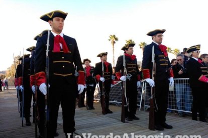 El Desembarco Pirata devuelve el brillo del eterno verano. Cientos de personas abarrotan San José durante la recreación teatral.