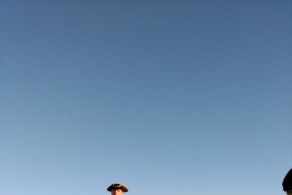 El Desembarco Pirata devuelve el brillo del eterno verano. Cientos de personas abarrotan San José durante la recreación teatral.