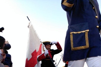 El Desembarco Pirata devuelve el brillo del eterno verano. Cientos de personas abarrotan San José durante la recreación teatral.