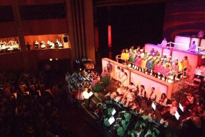 El Auditorio Maestro Padilla ha vivido con intensidad uno de los grandes espectáculos, donde han participado numerosos niños, como músico