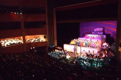El Auditorio Maestro Padilla ha vivido con intensidad uno de los grandes espectáculos, donde han participado numerosos niños, como músico