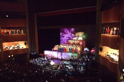 El Auditorio Maestro Padilla ha vivido con intensidad uno de los grandes espectáculos, donde han participado numerosos niños, como músico