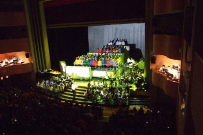 El Auditorio Maestro Padilla ha vivido con intensidad uno de los grandes espectáculos, donde han participado numerosos niños, como músico