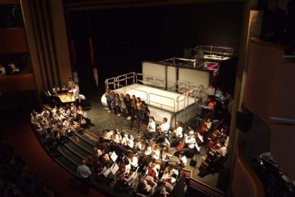 El Auditorio Maestro Padilla ha vivido con intensidad uno de los grandes espectáculos, donde han participado numerosos niños, como músico
