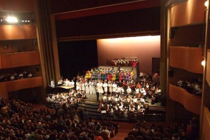 El Auditorio Maestro Padilla ha vivido con intensidad uno de los grandes espectáculos, donde han participado numerosos niños, como músico