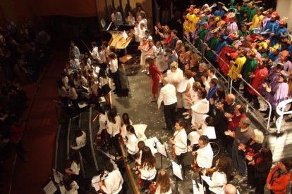 El Auditorio Maestro Padilla ha vivido con intensidad uno de los grandes espectáculos, donde han participado numerosos niños, como músico
