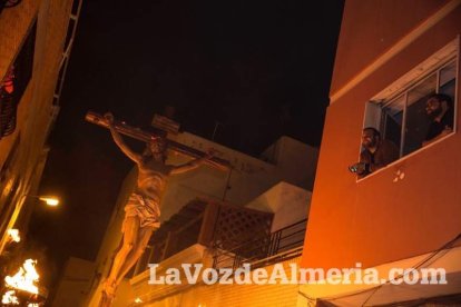 Procesión de la Hermandad Juvenil del Santo Cristo del Perdón, Vía Crucis Penitencial de Silencio. Semana Santa de Almería Capita. Lunes