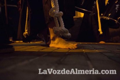 Procesión de la Hermandad Juvenil del Santo Cristo del Perdón, Vía Crucis Penitencial de Silencio. Semana Santa de Almería Capita. Lunes