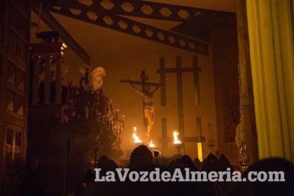 Procesión de la Hermandad Juvenil del Santo Cristo del Perdón, Vía Crucis Penitencial de Silencio. Semana Santa de Almería Capita. Lunes