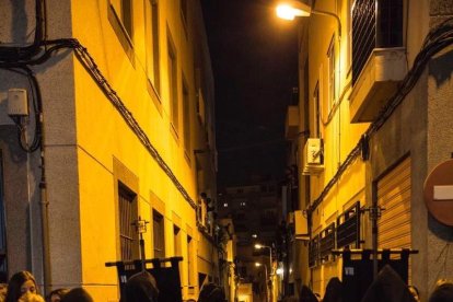 Procesión de la Hermandad Juvenil del Santo Cristo del Perdón, Vía Crucis Penitencial de Silencio. Semana Santa de Almería Capita. Lunes