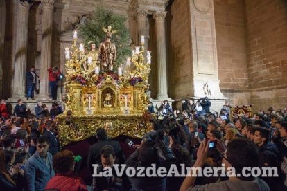 Procesión de la Real e Ilustre Confeccionista y Universitaria Hermandad de Nazarenos de Nuestro Padre Jesús de la Oración en el Huerto y 