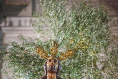 Procesión de la Real e Ilustre Confeccionista y Universitaria Hermandad de Nazarenos de Nuestro Padre Jesús de la Oración en el Huerto y 