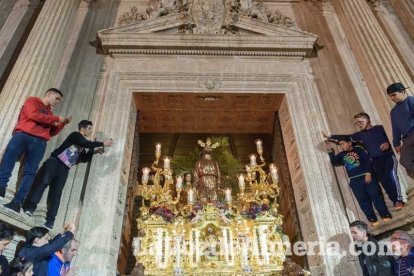 Procesión de la Real e Ilustre Confeccionista y Universitaria Hermandad de Nazarenos de Nuestro Padre Jesús de la Oración en el Huerto y 