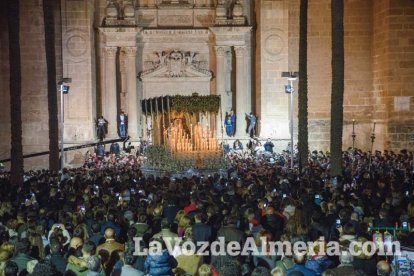Procesión de la Real e Ilustre Confeccionista y Universitaria Hermandad de Nazarenos de Nuestro Padre Jesús de la Oración en el Huerto y 