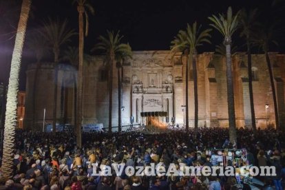 Procesión de la Real e Ilustre Confeccionista y Universitaria Hermandad de Nazarenos de Nuestro Padre Jesús de la Oración en el Huerto y 