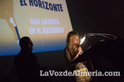Escritores, músicos y amigos de la editora Ana Santos se reúnen en la Villaespesa para repasar su legado literario. Fotos: Fran Muñoz.