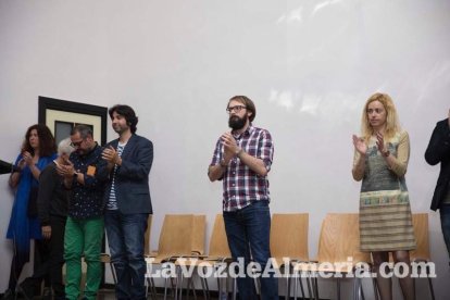 Escritores, músicos y amigos de la editora Ana Santos se reúnen en la Villaespesa para repasar su legado literario. Fotos: Fran Muñoz.