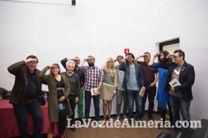 Escritores, músicos y amigos de la editora Ana Santos se reúnen en la Villaespesa para repasar su legado literario. Fotos: Fran Muñoz.