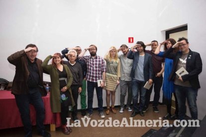 Escritores, músicos y amigos de la editora Ana Santos se reúnen en la Villaespesa para repasar su legado literario. Fotos: Fran Muñoz.