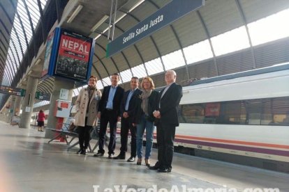 La Mesa del Ferrocaril viaja a Sevilla para reclamar mejoras en las conexiones ferroviarias para la provincia.