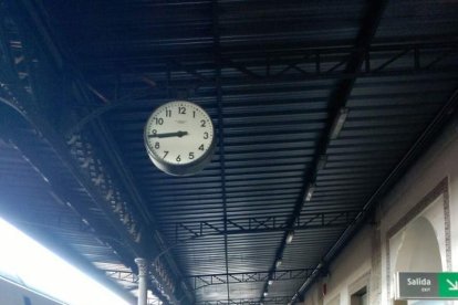 La Mesa del Ferrocaril viaja a Sevilla para reclamar mejoras en las conexiones ferroviarias para la provincia.