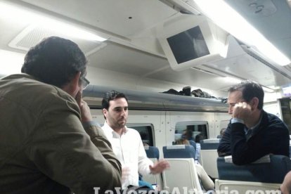 La Mesa del Ferrocaril viaja a Sevilla para reclamar mejoras en las conexiones ferroviarias para la provincia.