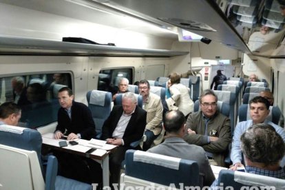 La Mesa del Ferrocaril viaja a Sevilla para reclamar mejoras en las conexiones ferroviarias para la provincia.