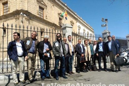 La Mesa del Ferrocaril viaja a Sevilla para reclamar mejoras en las conexiones ferroviarias para la provincia.
