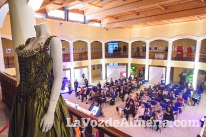 Homenaje a Humberto Cornejo de la Sastrería Cornejo en el marco del ciclo académico de las Jornadas del Siglo de Oro.