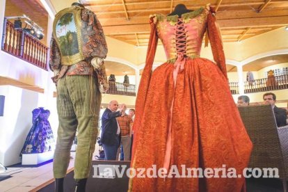 Homenaje a Humberto Cornejo de la Sastrería Cornejo en el marco del ciclo académico de las Jornadas del Siglo de Oro.