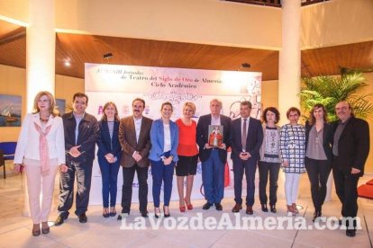 Homenaje a Humberto Cornejo de la Sastrería Cornejo en el marco del ciclo académico de las Jornadas del Siglo de Oro.