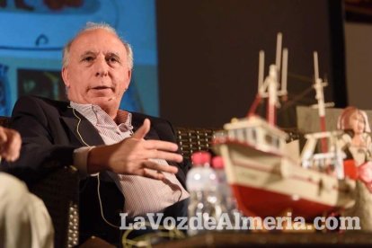 Homenaje a Humberto Cornejo de la Sastrería Cornejo en el marco del ciclo académico de las Jornadas del Siglo de Oro.