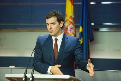 El Rey Felipe VI concluye la ronda de consultas en Zarzuela tras la cual ningún candidato tiene apoyos suficientes.