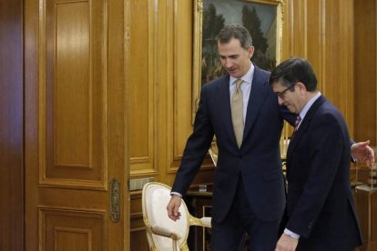 El Rey Felipe VI concluye la ronda de consultas en Zarzuela tras la cual ningún candidato tiene apoyos suficientes.