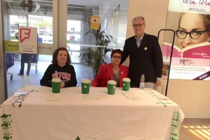 Más de 400 voluntarios salen a la calle con 40 mesas petitorias en la cuestación anual a favor de la AECC