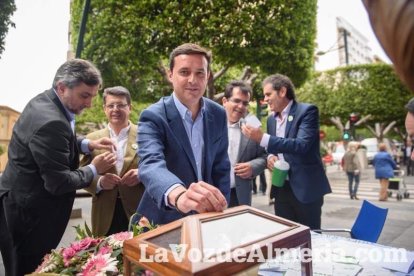 Más de 400 voluntarios salen a la calle con 40 mesas petitorias en la cuestación anual a favor de la AECC