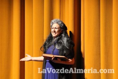 La orquesta, coro y danza de la Escuela de Música, Danza y Teatro de Roquetas, los artistas.