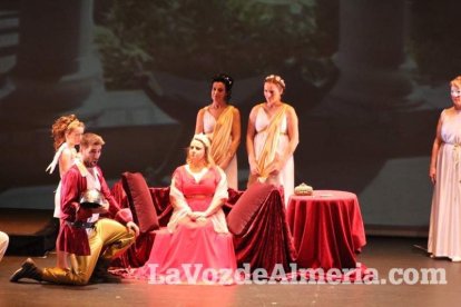 La orquesta, coro y danza de la Escuela de Música, Danza y Teatro de Roquetas, los artistas.