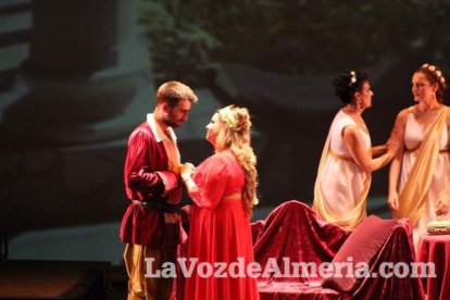 La orquesta, coro y danza de la Escuela de Música, Danza y Teatro de Roquetas, los artistas.